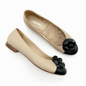 CHANEL Camelia Ballet Flat Size 38.5 CC Logo Leather Flower Round Toe Black Tan